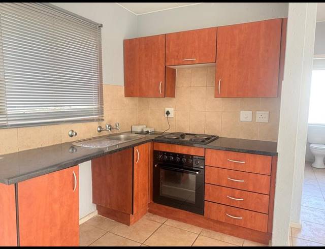 2 BEDROOM APARTMENT FOR SALE IN KLIPPOORTJIE